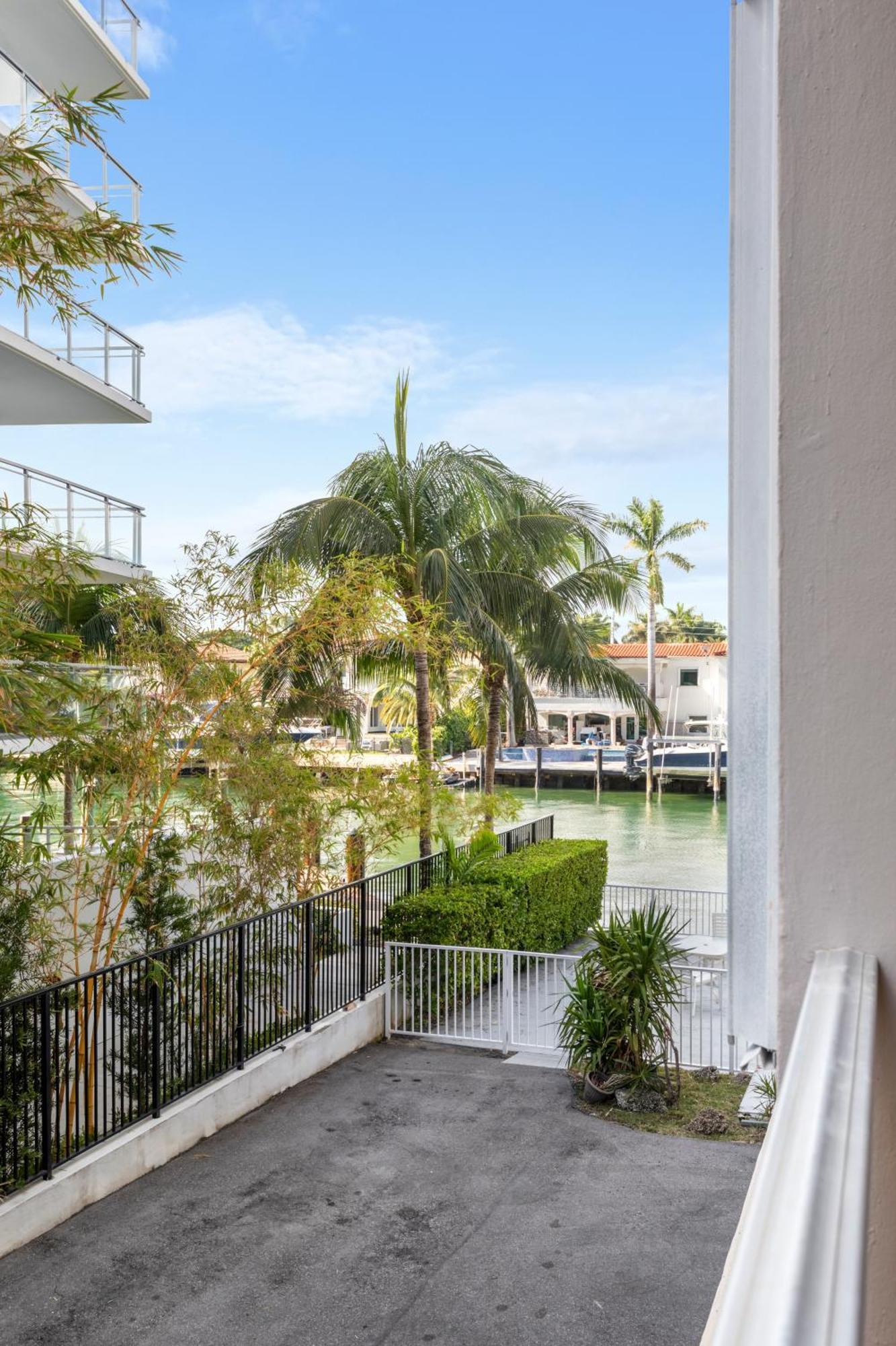Apartment Bay Harbor Sunset 2b *